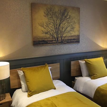 איוור The Tower Arms Hotel מראה חיצוני תמונה
