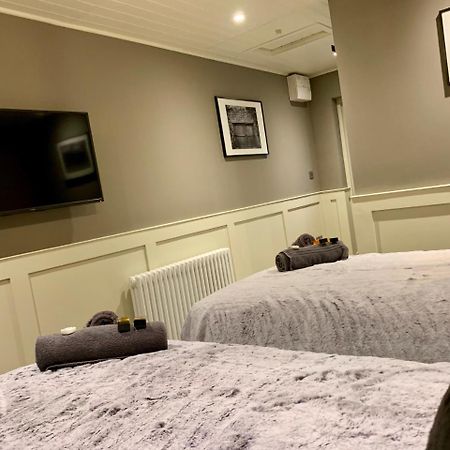 איוור The Tower Arms Hotel מראה חיצוני תמונה