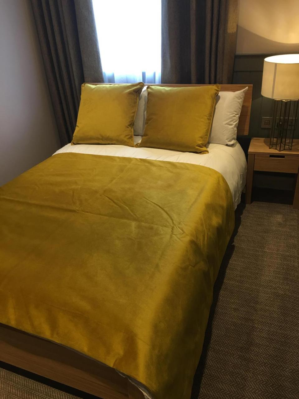 איוור The Tower Arms Hotel מראה חיצוני תמונה