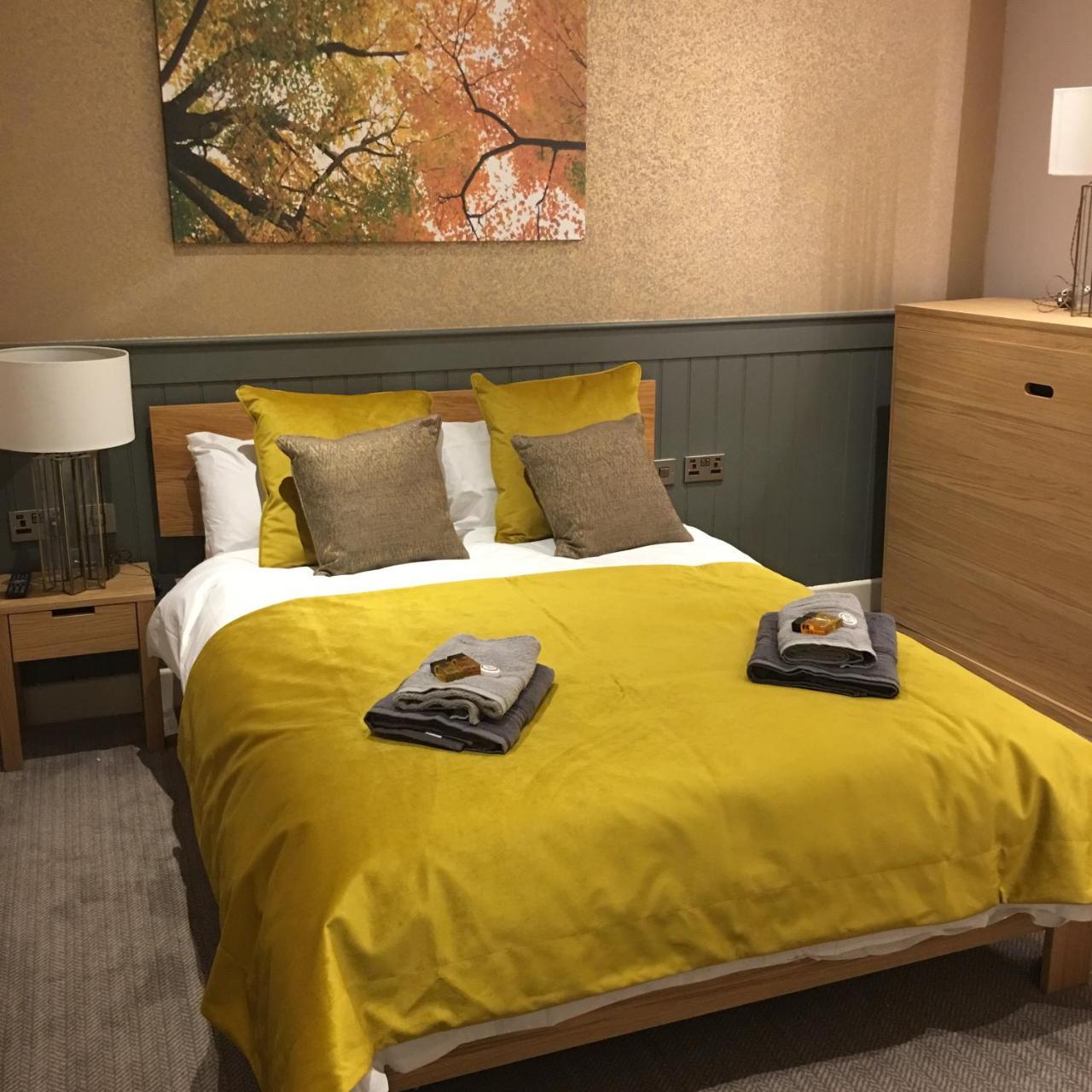 איוור The Tower Arms Hotel מראה חיצוני תמונה