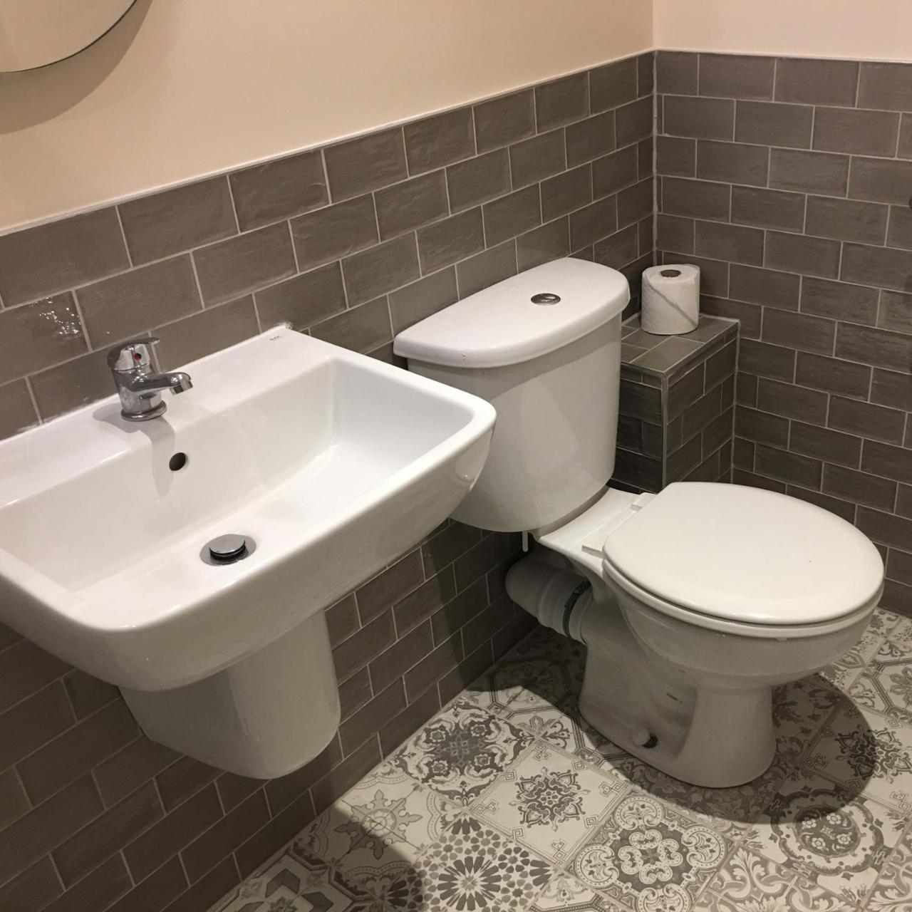 איוור The Tower Arms Hotel מראה חיצוני תמונה