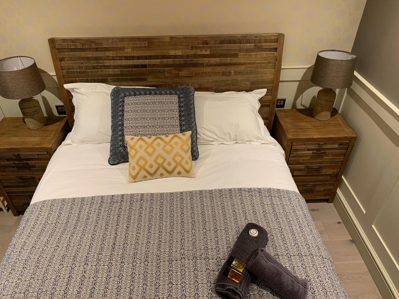 איוור The Tower Arms Hotel מראה חיצוני תמונה