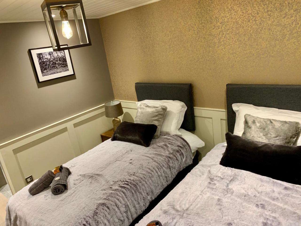 איוור The Tower Arms Hotel מראה חיצוני תמונה